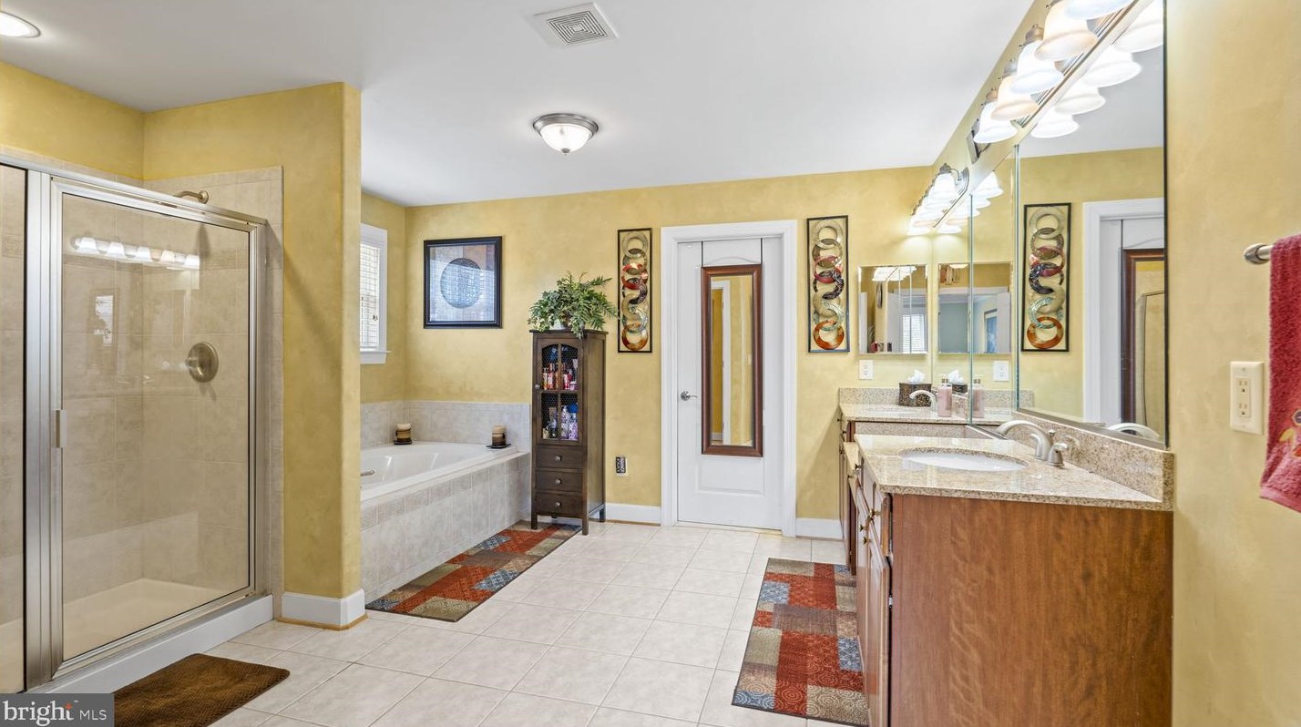 2 Towering Oaks Dr, Fredericksburg VA  22405-8732 exterior