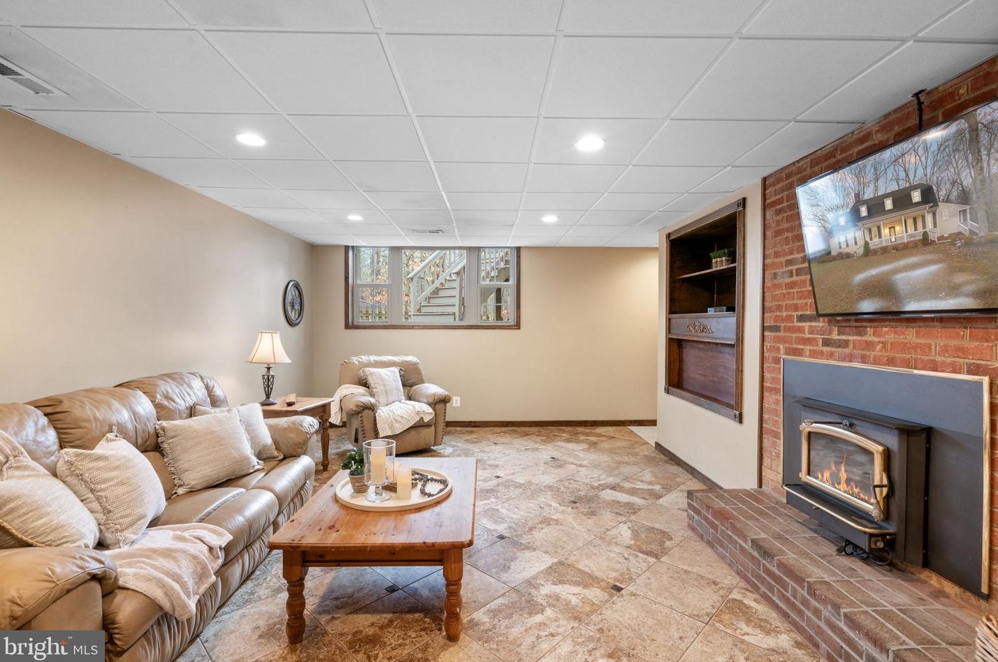 601 Lendall Ln, Fredericksburg VA  22405-2330 exterior