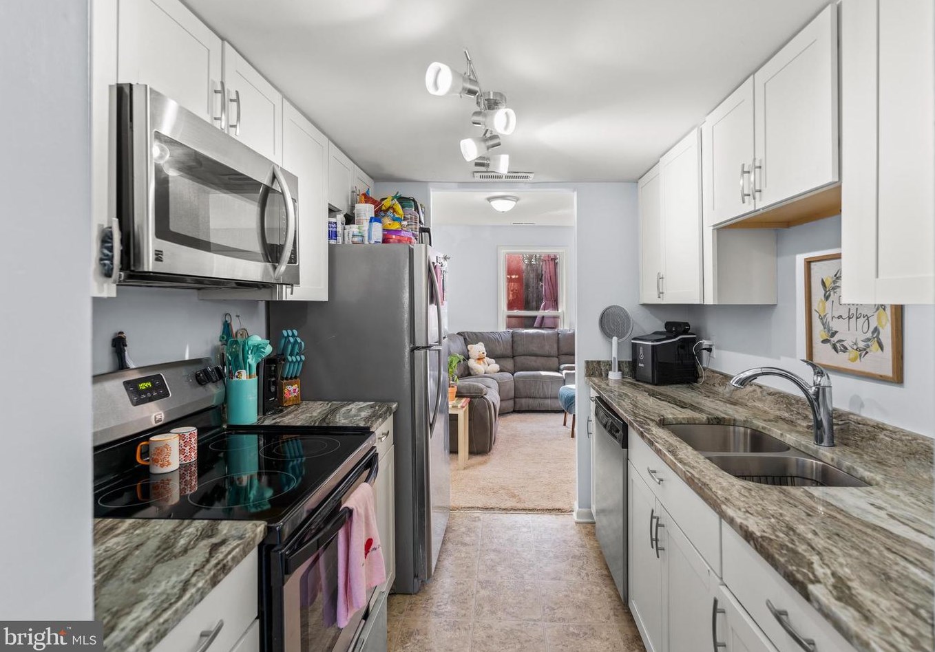 92 Chestnut Dr, Stafford VA 22554-5060 exterior