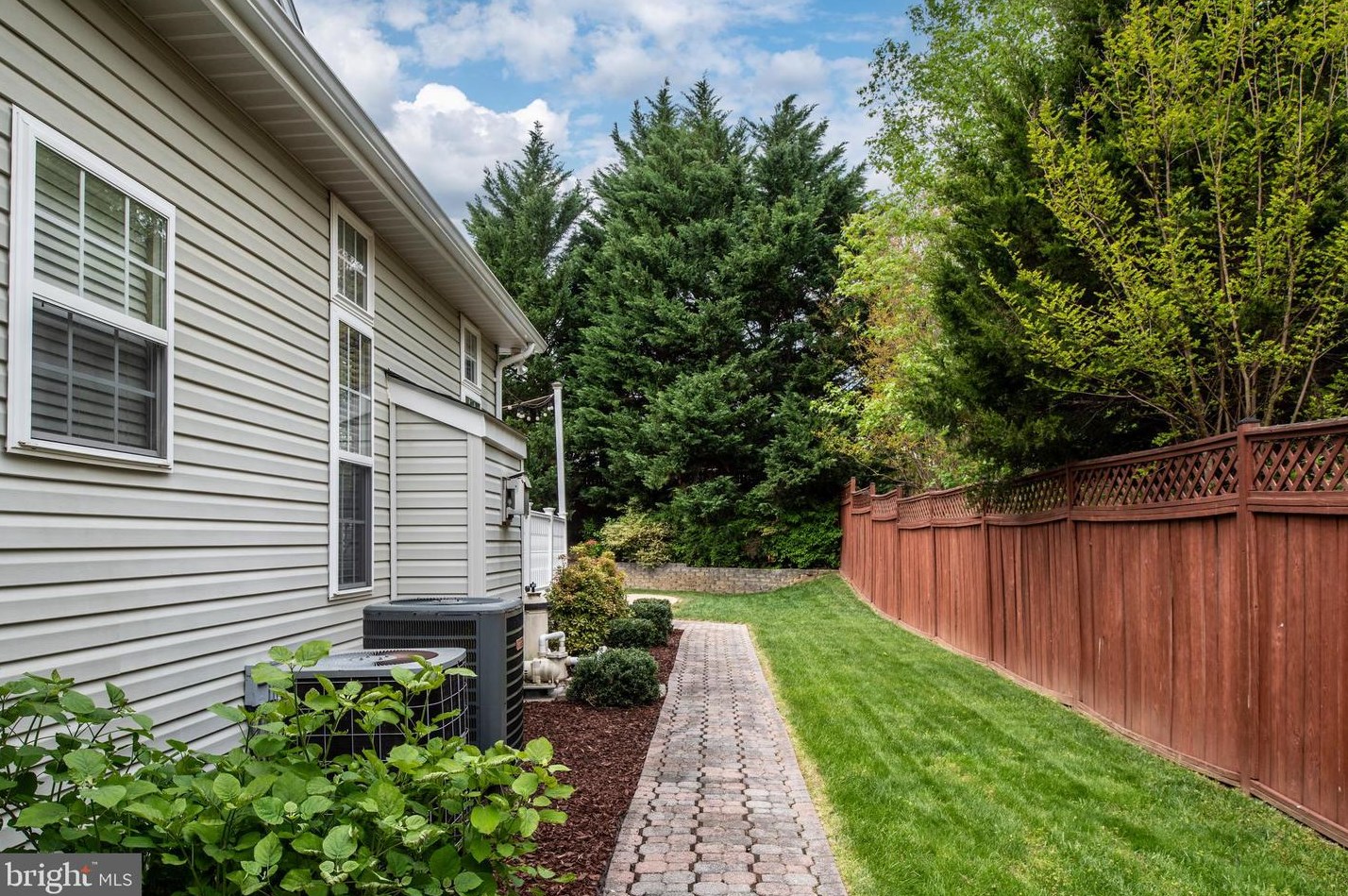 2 Kinross Dr, Stafford VA 22554-6579 exterior