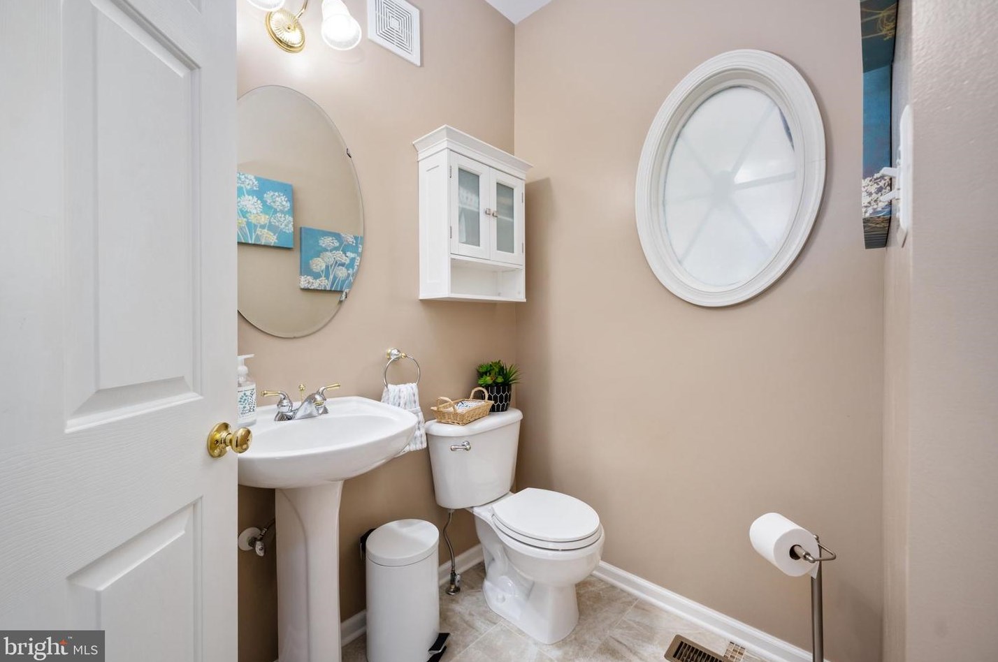 2 Kinross Dr, Stafford VA 22554-6579 exterior