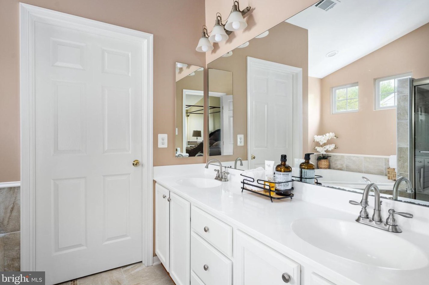 2 Kinross Dr, Stafford VA 22554-6579 exterior