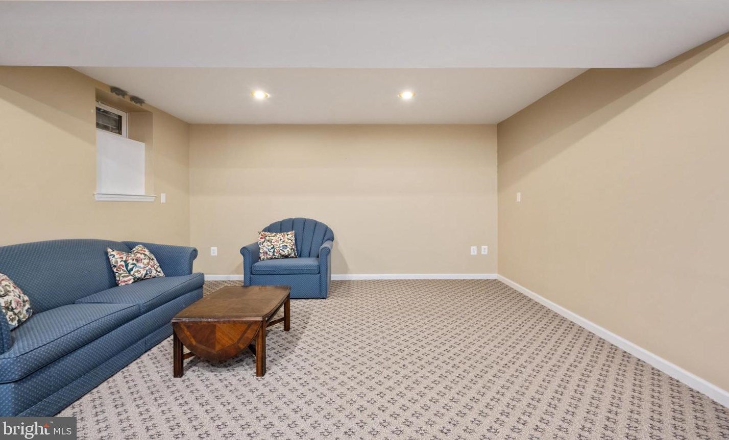 2 Kinross Dr, Stafford VA 22554-6579 exterior