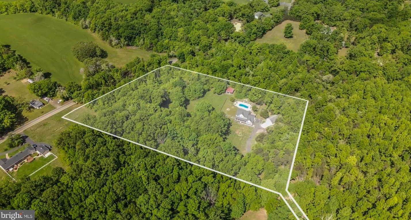 149 Summer Breeze Ln, Fredericksburg VA  22406-5037 exterior