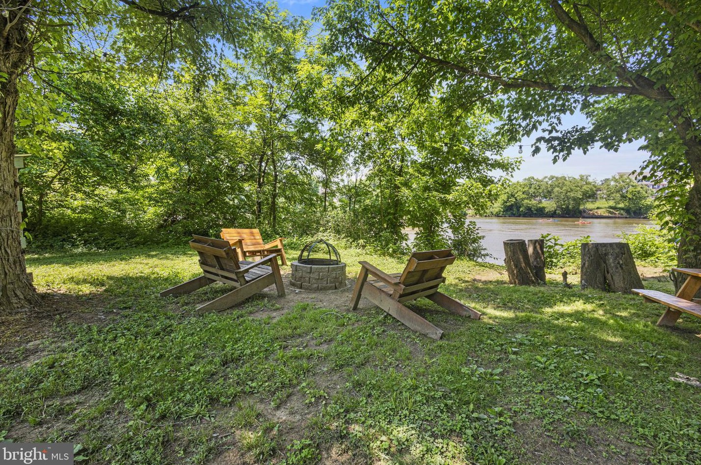 401 Shaw Ct, Fredericksburg VA  22405-2664 exterior