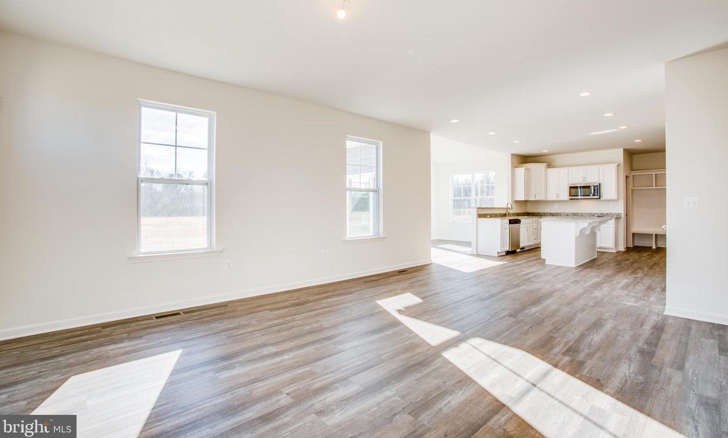 2107 Warrenton Rd, Fredericksburg VA  22406-4825 exterior