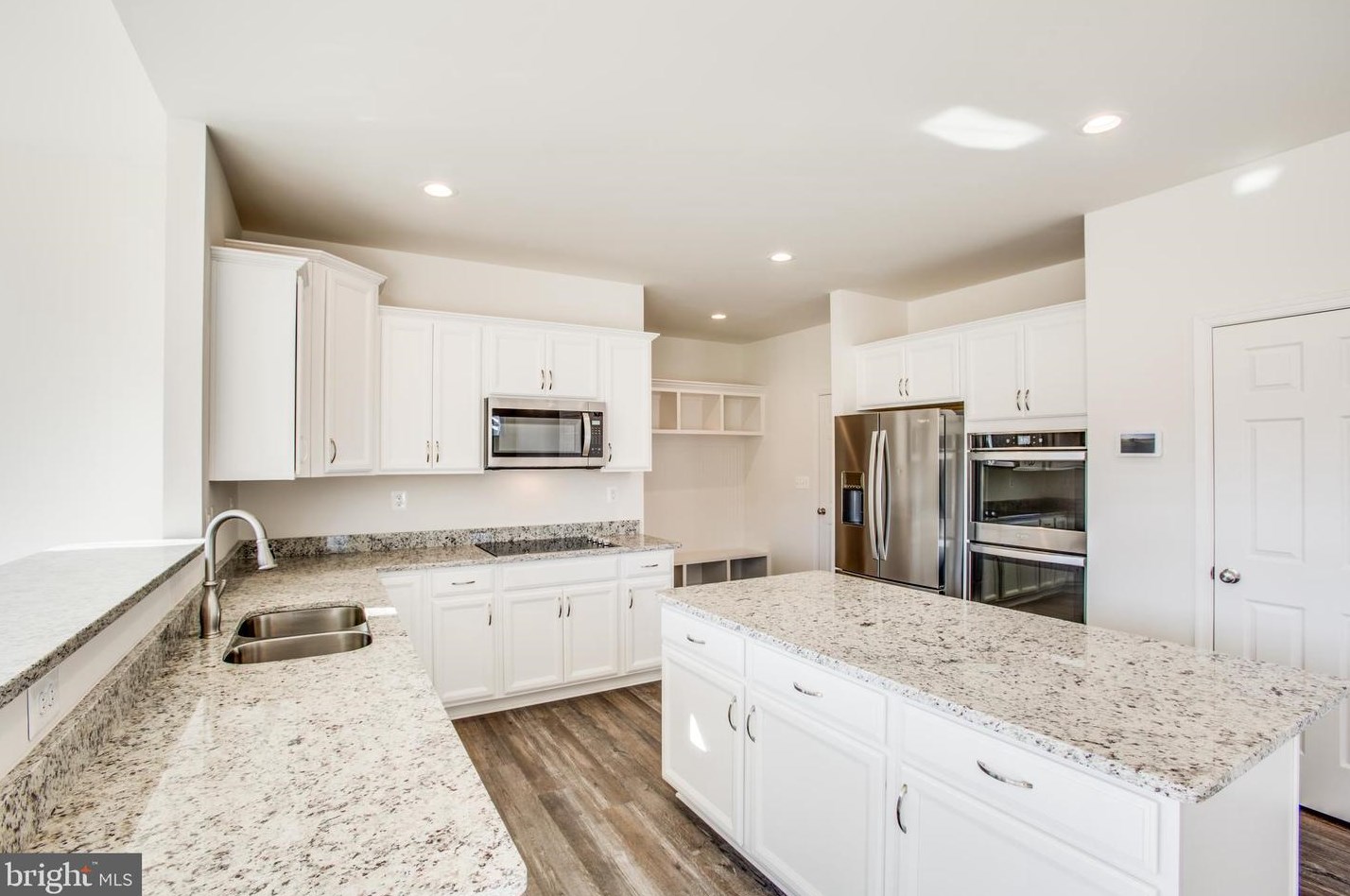 2107 Warrenton Rd, Fredericksburg VA  22406-4825 exterior