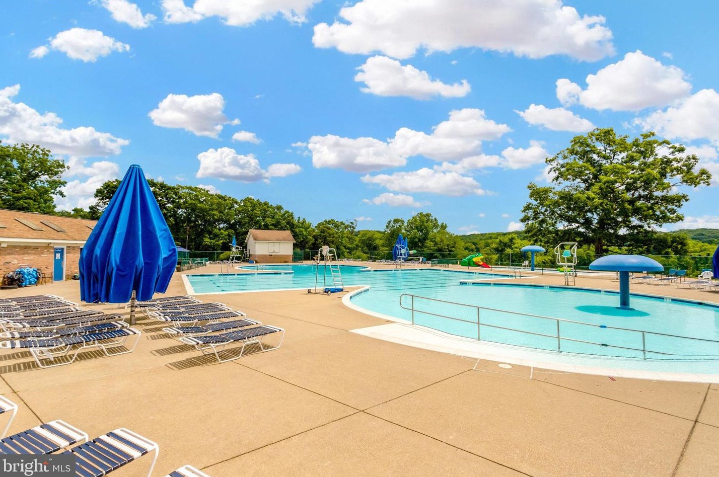 1103 Harbour Dr, Stafford VA 22554-1926 exterior