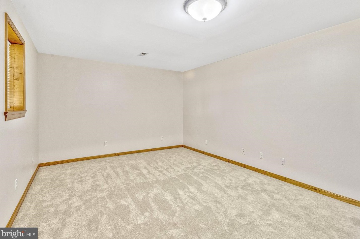 1103 Harbour Dr, Stafford VA 22554-1926 exterior