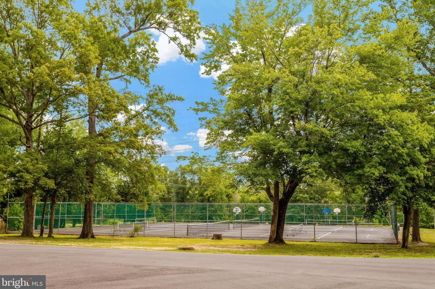 1103 Harbour Dr, Stafford VA 22554-1926 exterior