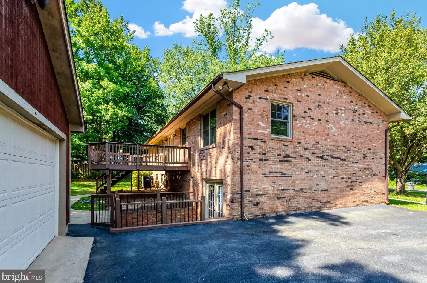 1103 Harbour Dr, Stafford VA 22554-1926 exterior