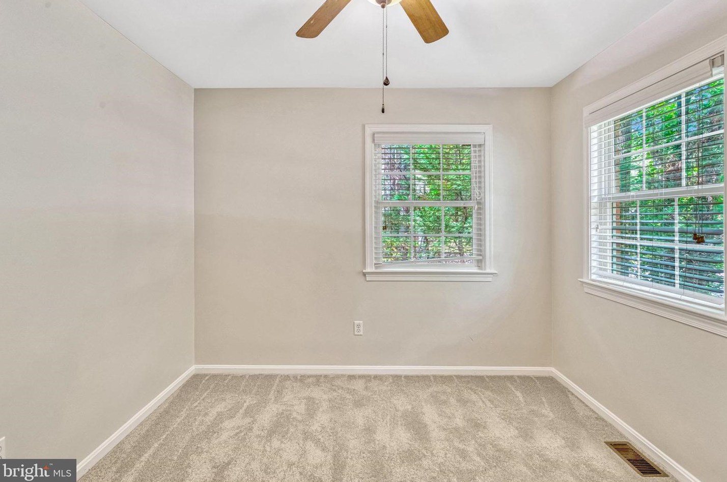 1103 Harbour Dr, Stafford VA 22554-1926 exterior