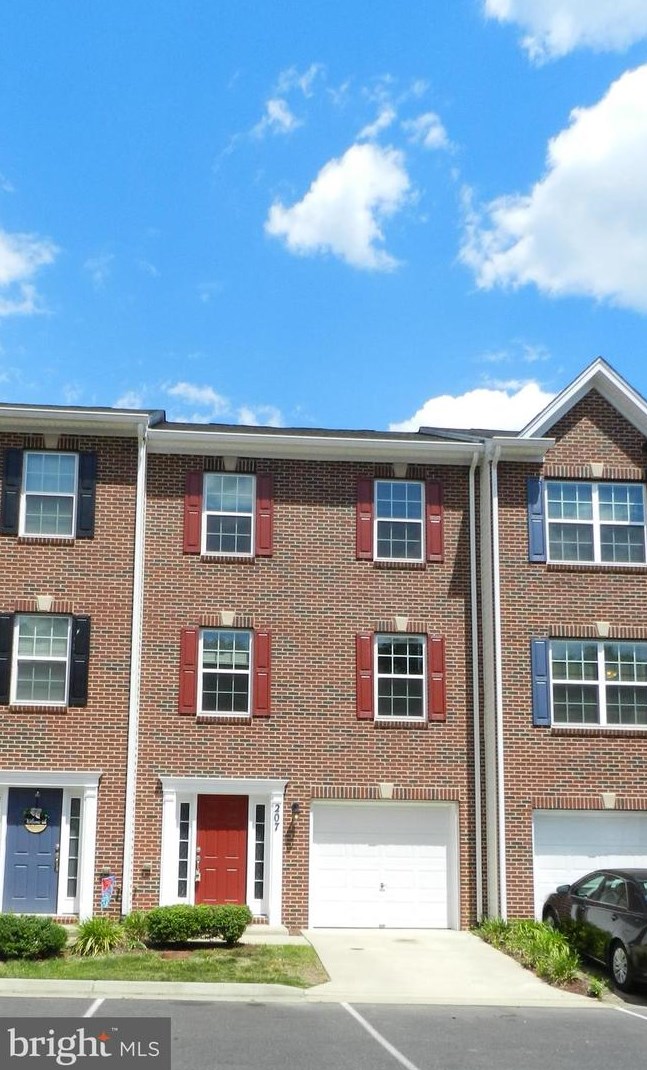 207 Dundee Pl, Fredericksburg VA  22405-2083 exterior