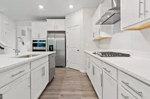 825 Long Meadow Dr, Fredericksburg, VA 22406 - Photo 5