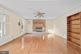 11 N Pointe Dr, Fredericksburg, VA 22405 - Photo 17