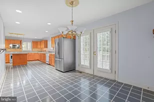 11 N Pointe Dr, Fredericksburg, VA 22405 - Photo 11