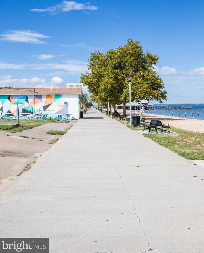 106 Shore Dr, Colonial Bch VA  22443-4346 exterior