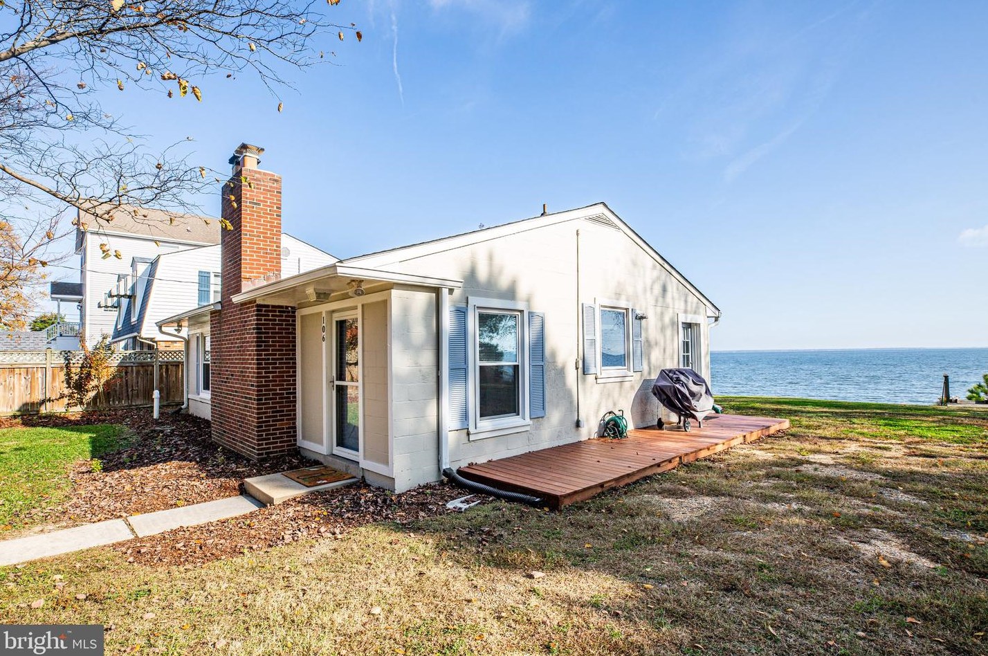 106 Shore Dr, Colonial Bch VA  22443-4346 exterior
