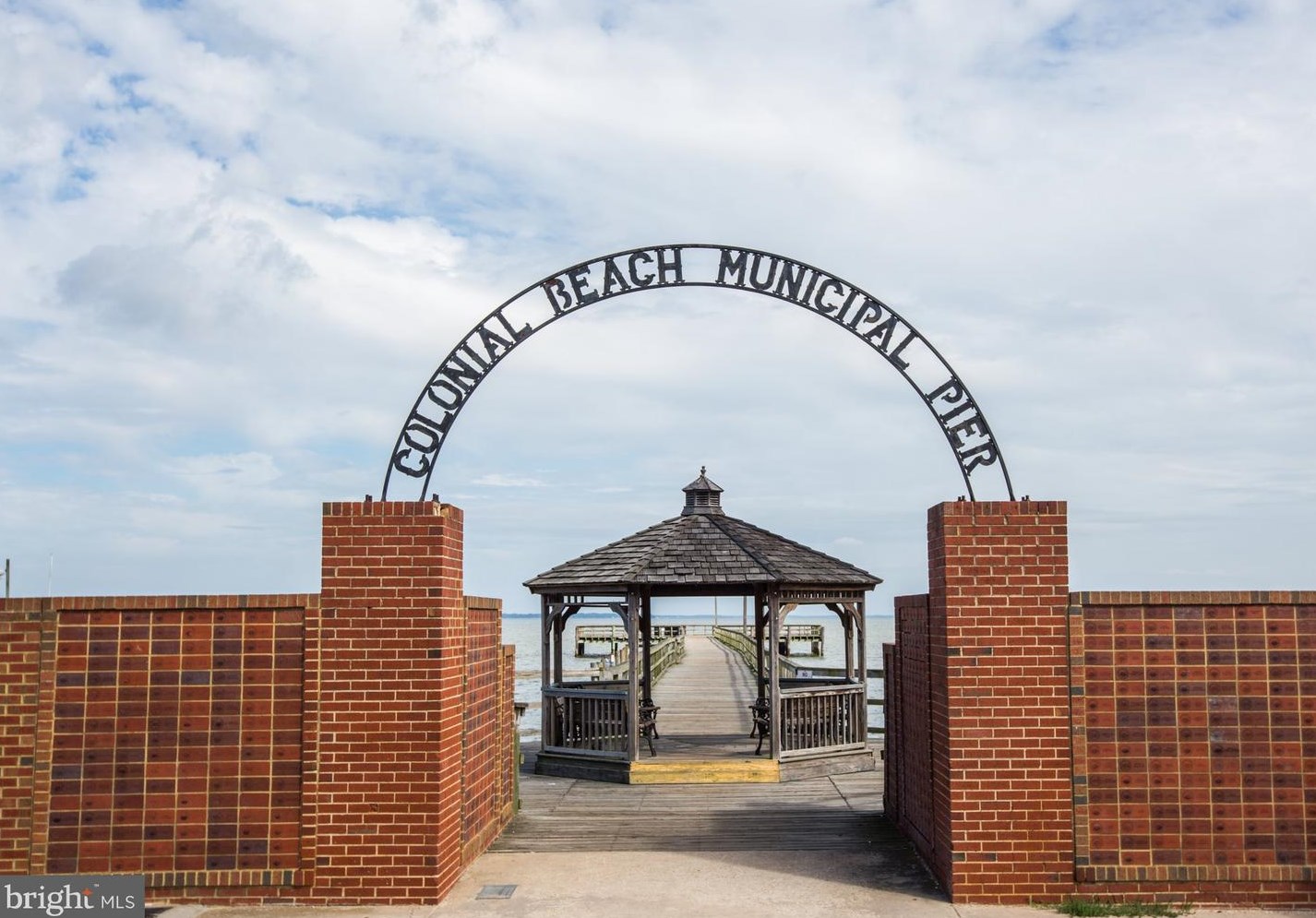 106 Shore Dr, Colonial Bch VA  22443-4346 exterior