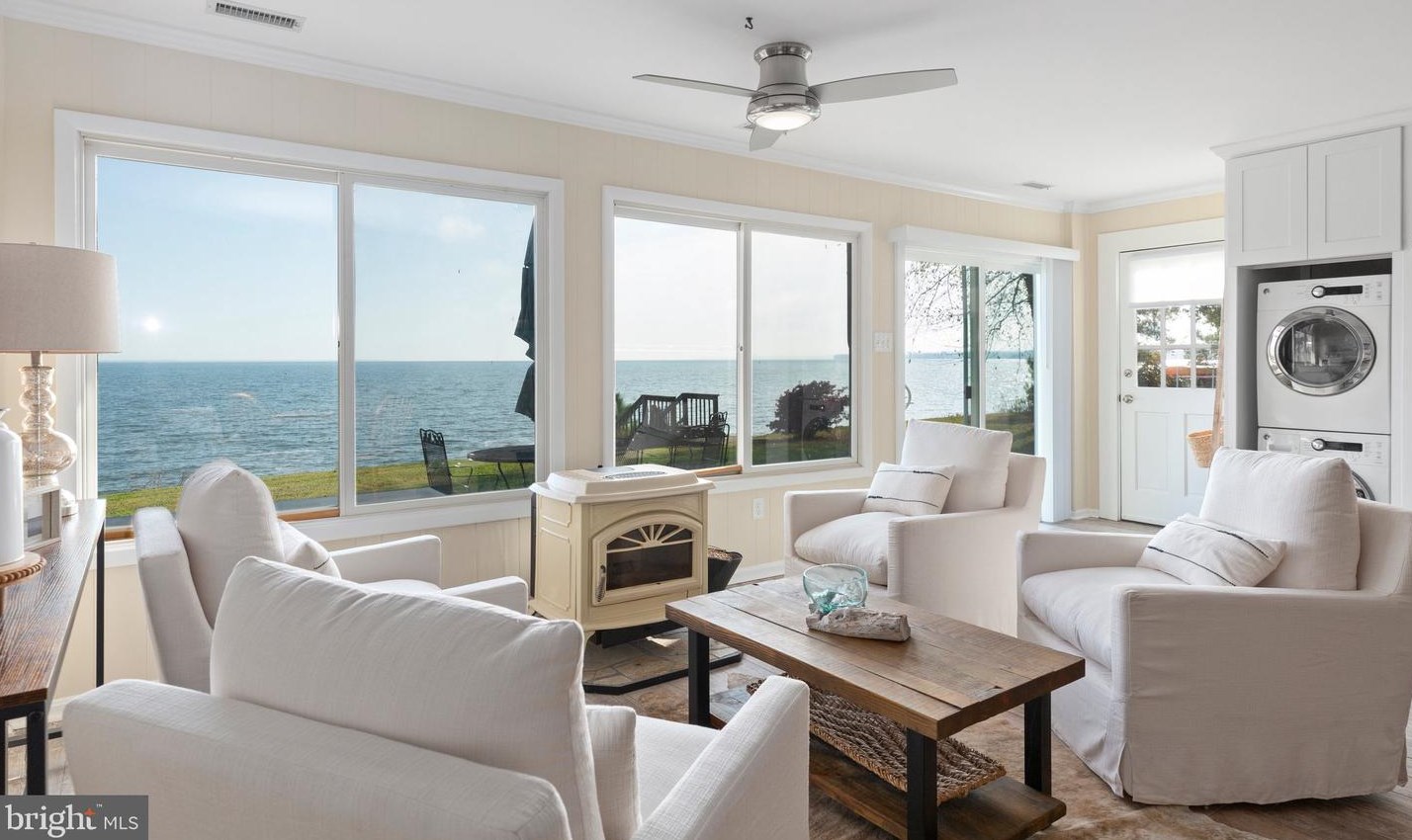 106 Shore Dr, Colonial Bch VA  22443-4346 exterior