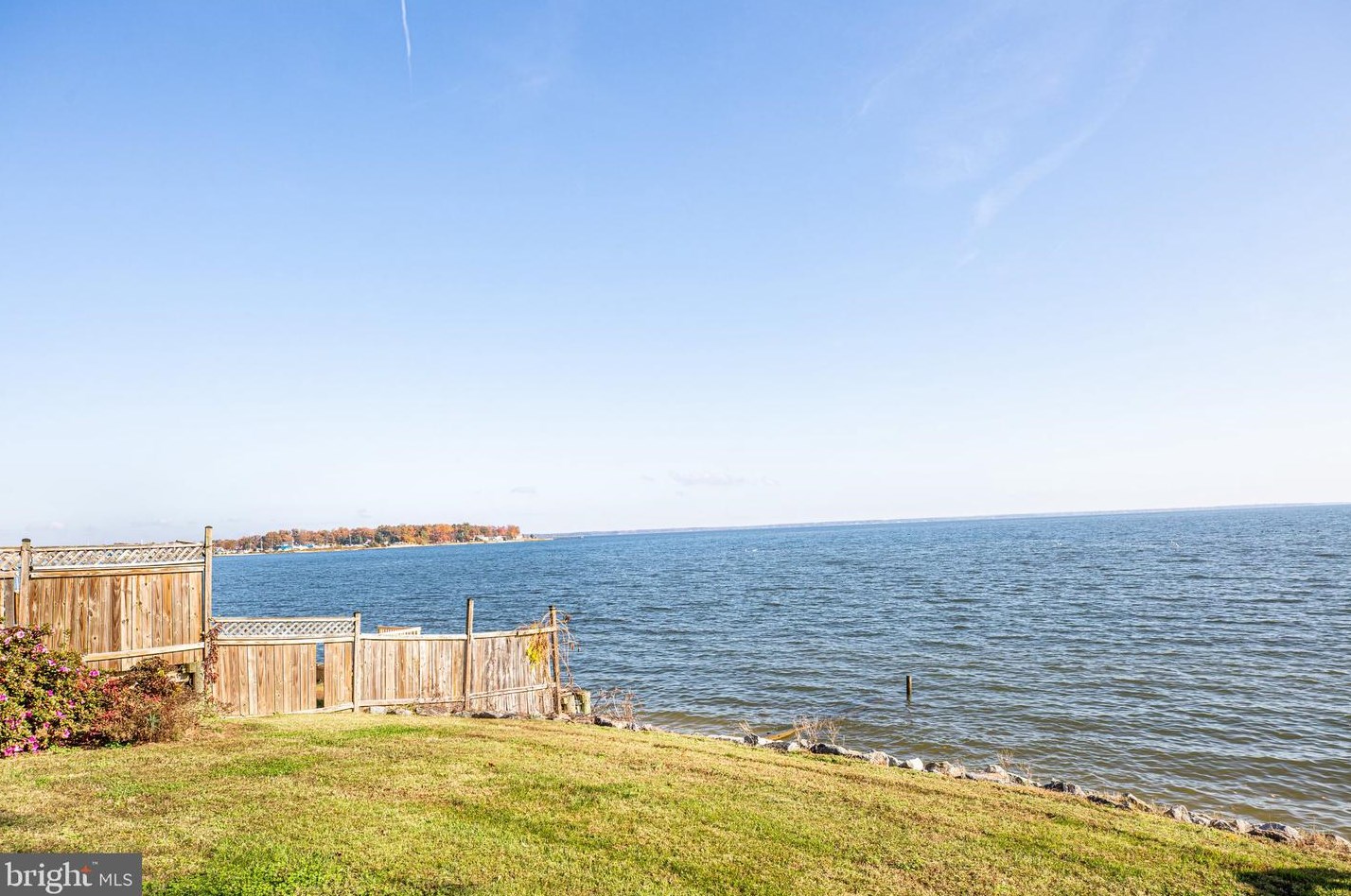 106 Shore Dr, Colonial Bch VA  22443-4346 exterior