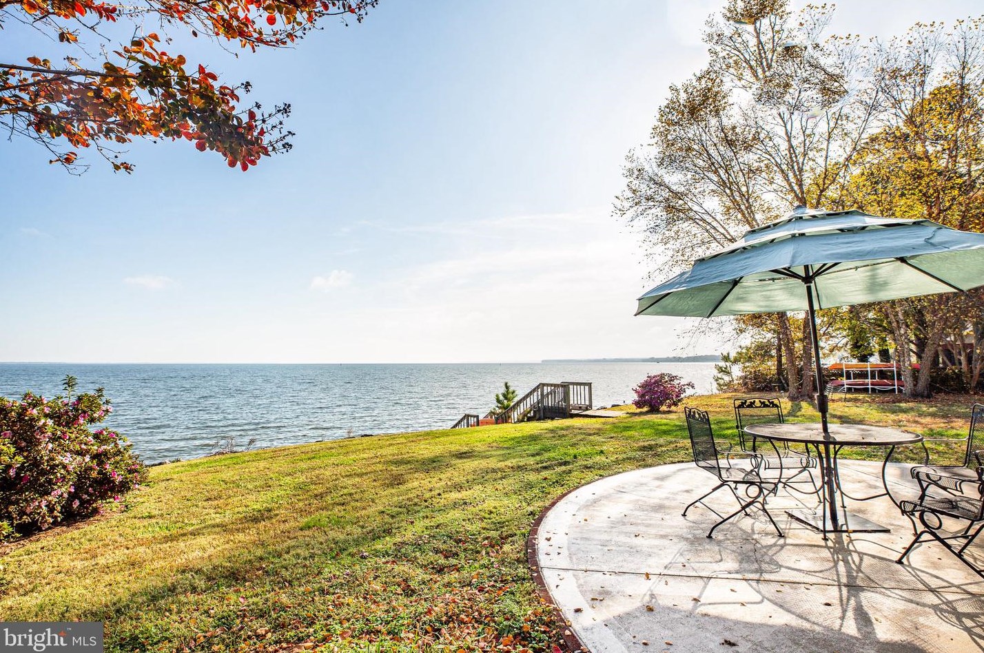 106 Shore Dr, Colonial Bch VA  22443-4346 exterior