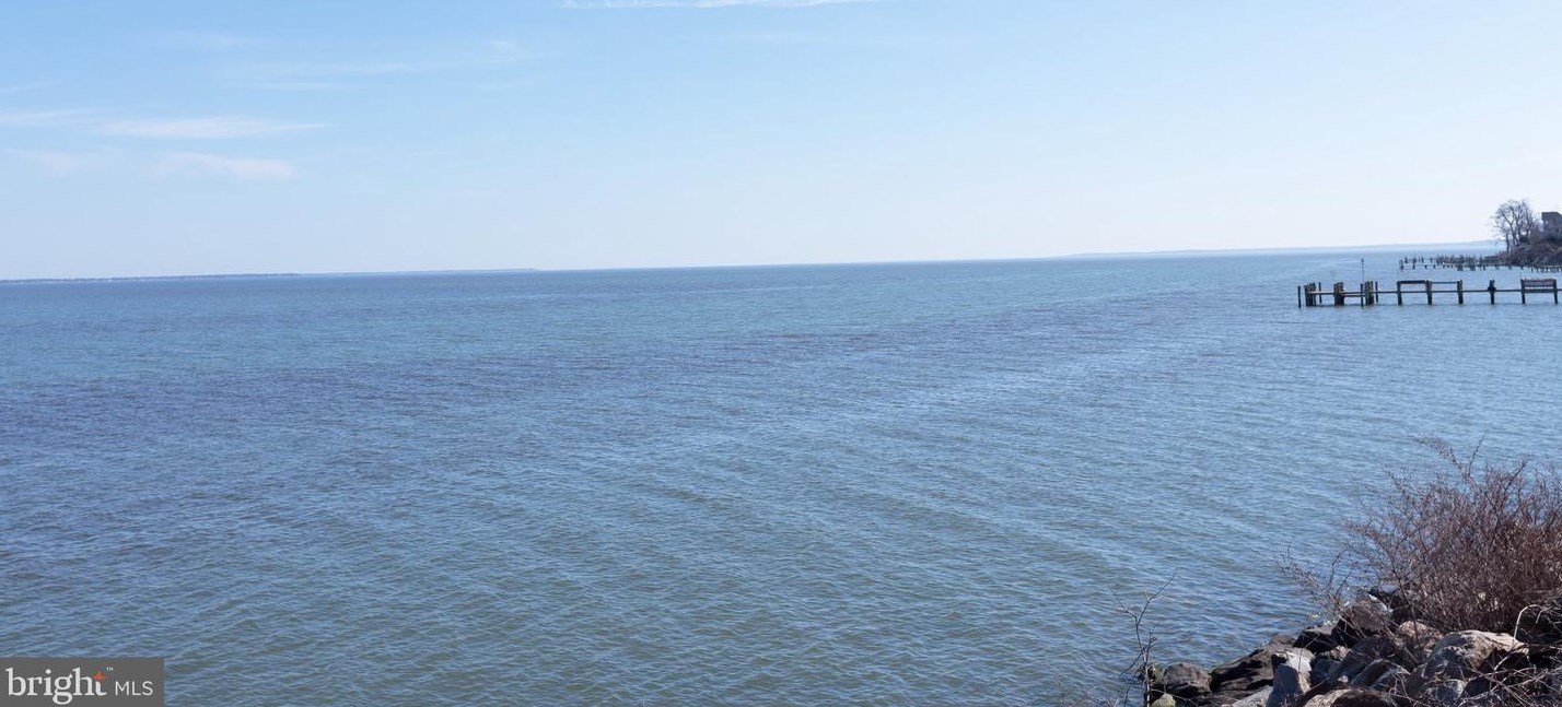 106 Shore Dr, Colonial Bch VA  22443-4346 exterior