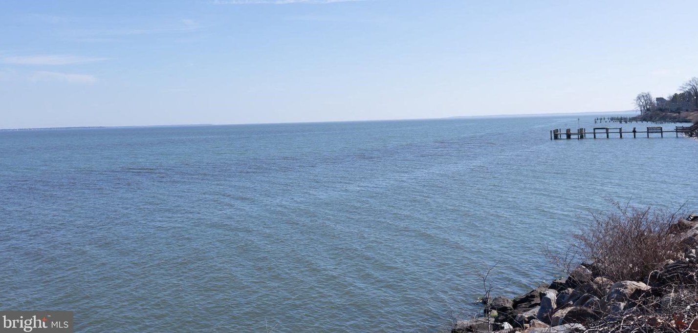 106 Shore Dr, Colonial Bch VA  22443-4346 exterior