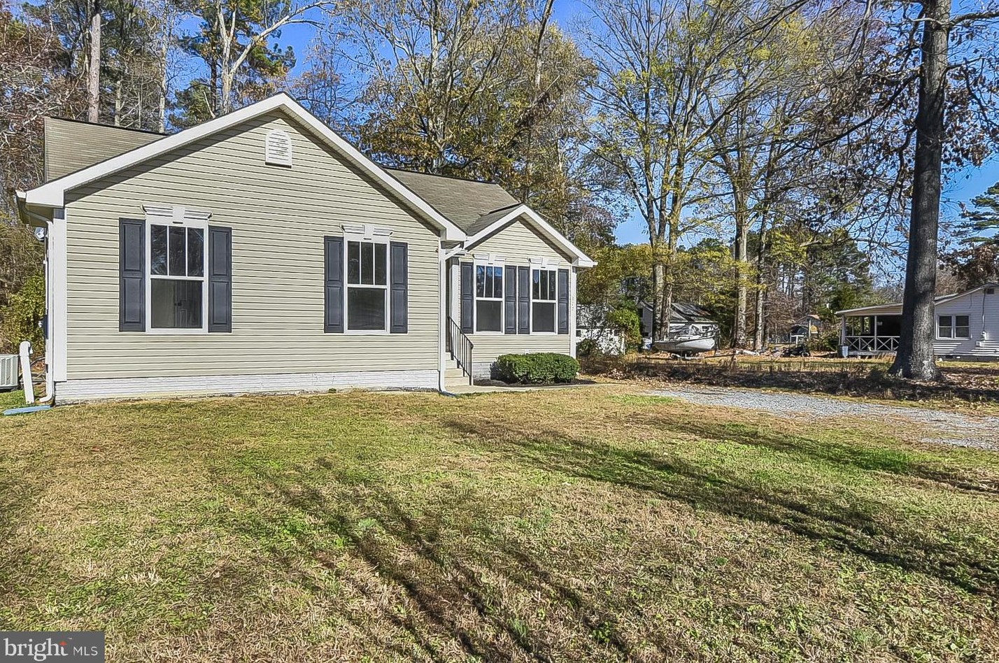 372 Monroe Dr, Colonial Bch VA  22443-4315 exterior