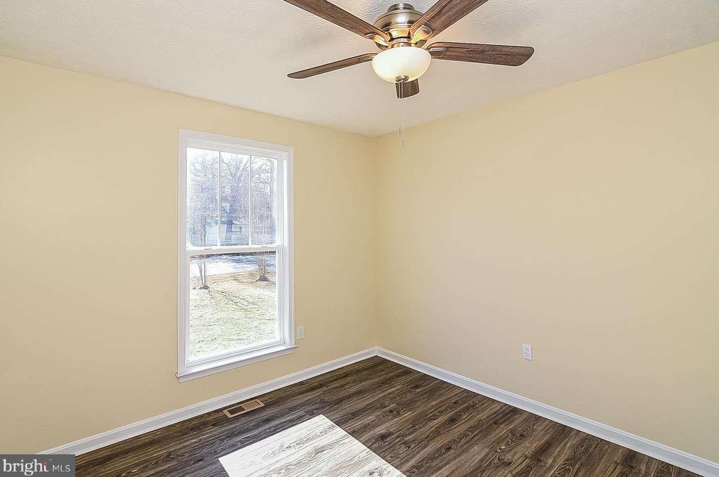 372 Monroe Dr, Colonial Bch VA  22443-4315 exterior