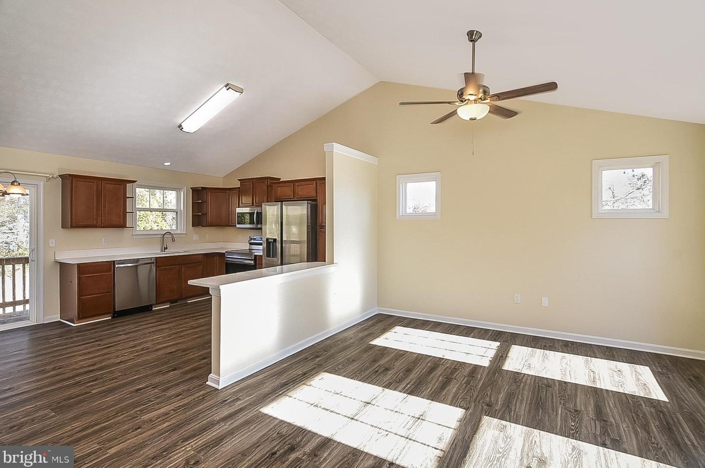 372 Monroe Dr, Colonial Bch VA  22443-4315 exterior