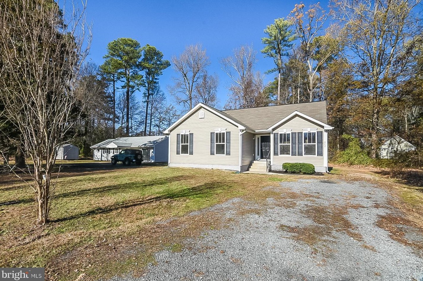 372 Monroe Dr, Colonial Bch VA  22443-4315 exterior