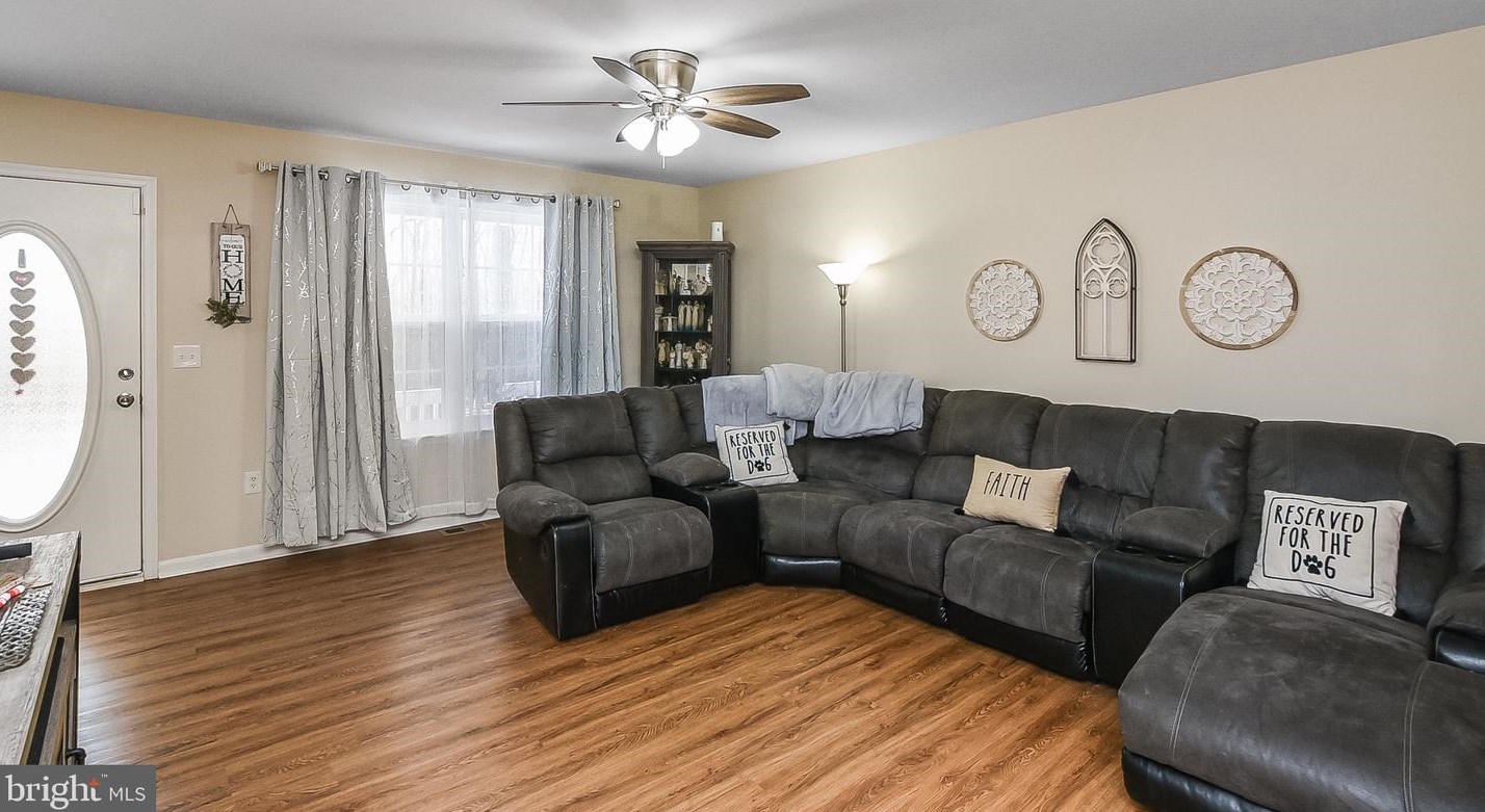 211 Castle Dr, Montross VA  22520-8615 exterior