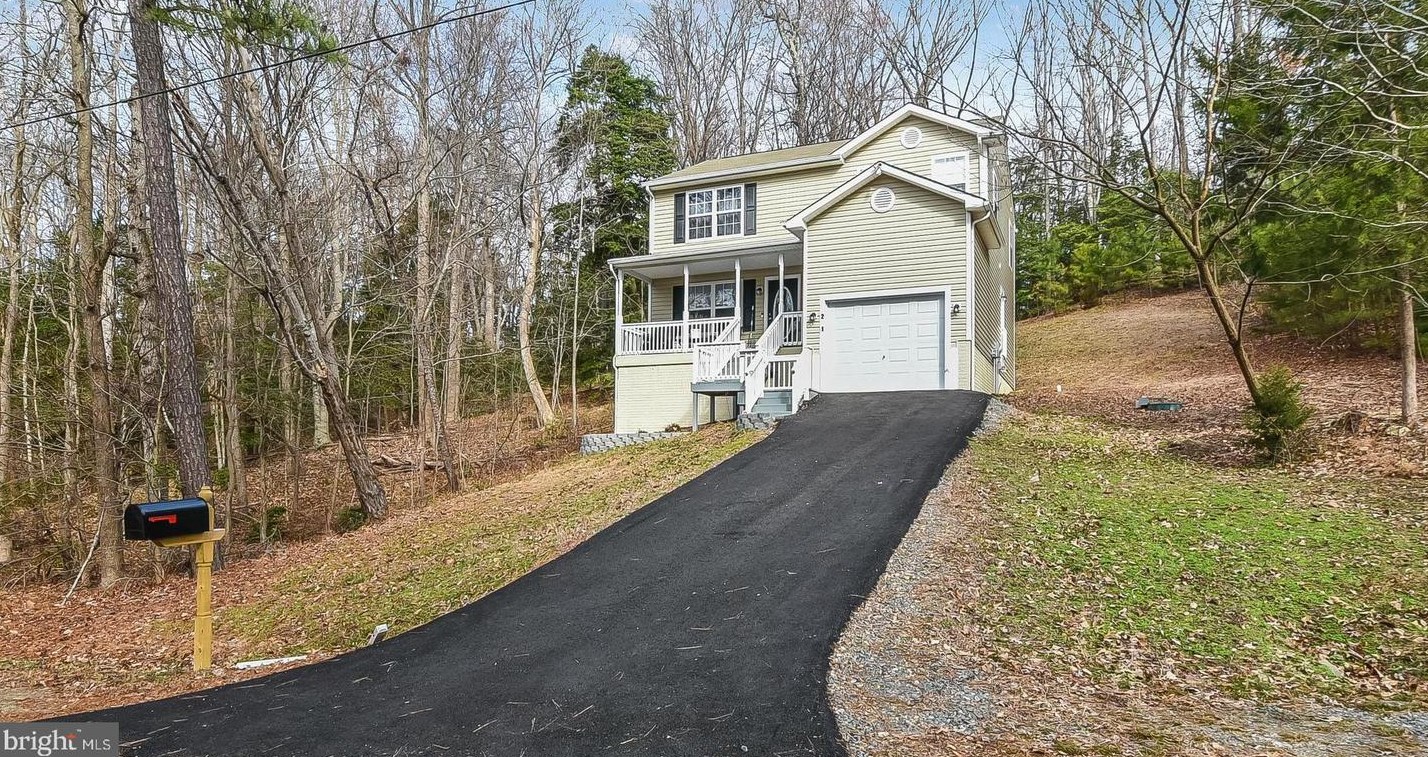 211 Castle Dr, Montross VA  22520-8615 exterior