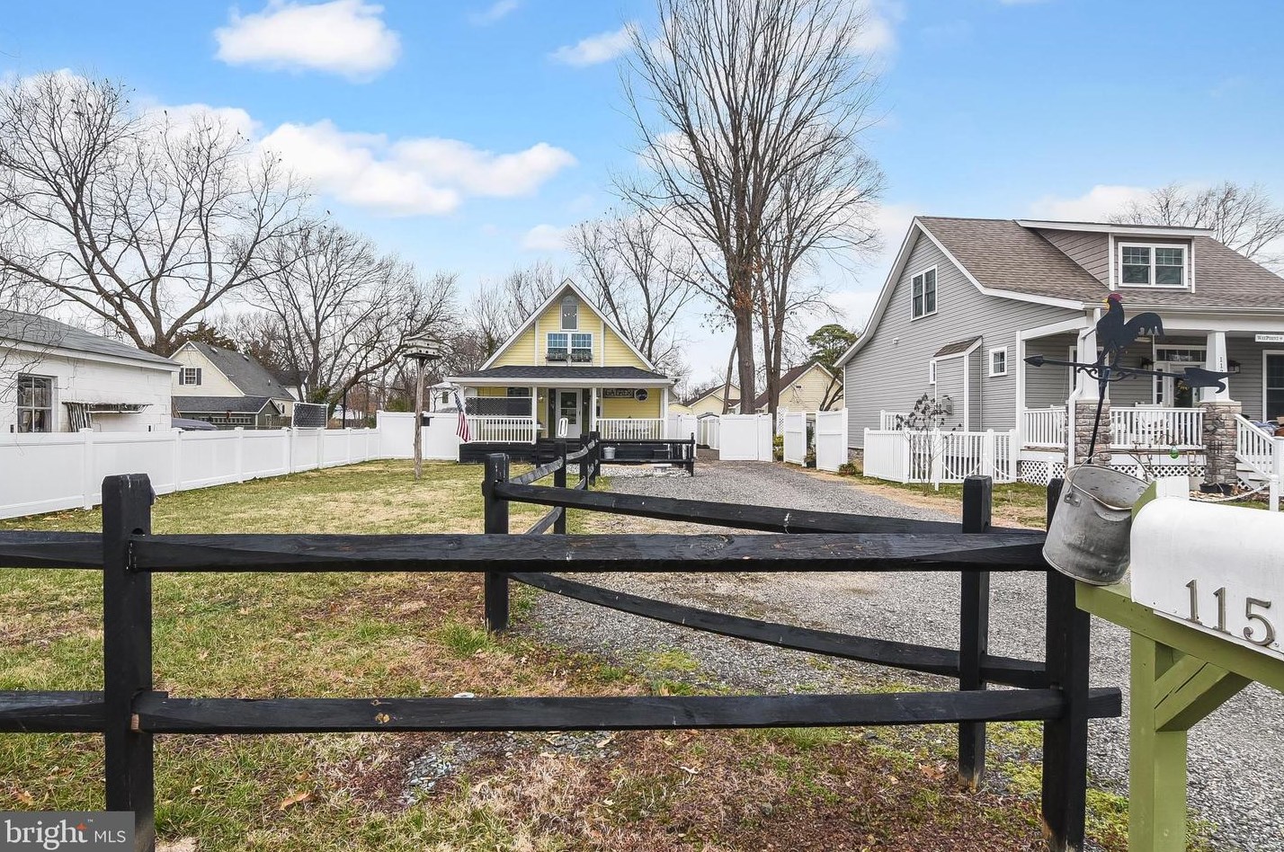 115 Nelson St, Colonial Bch VA  22443-2640 exterior