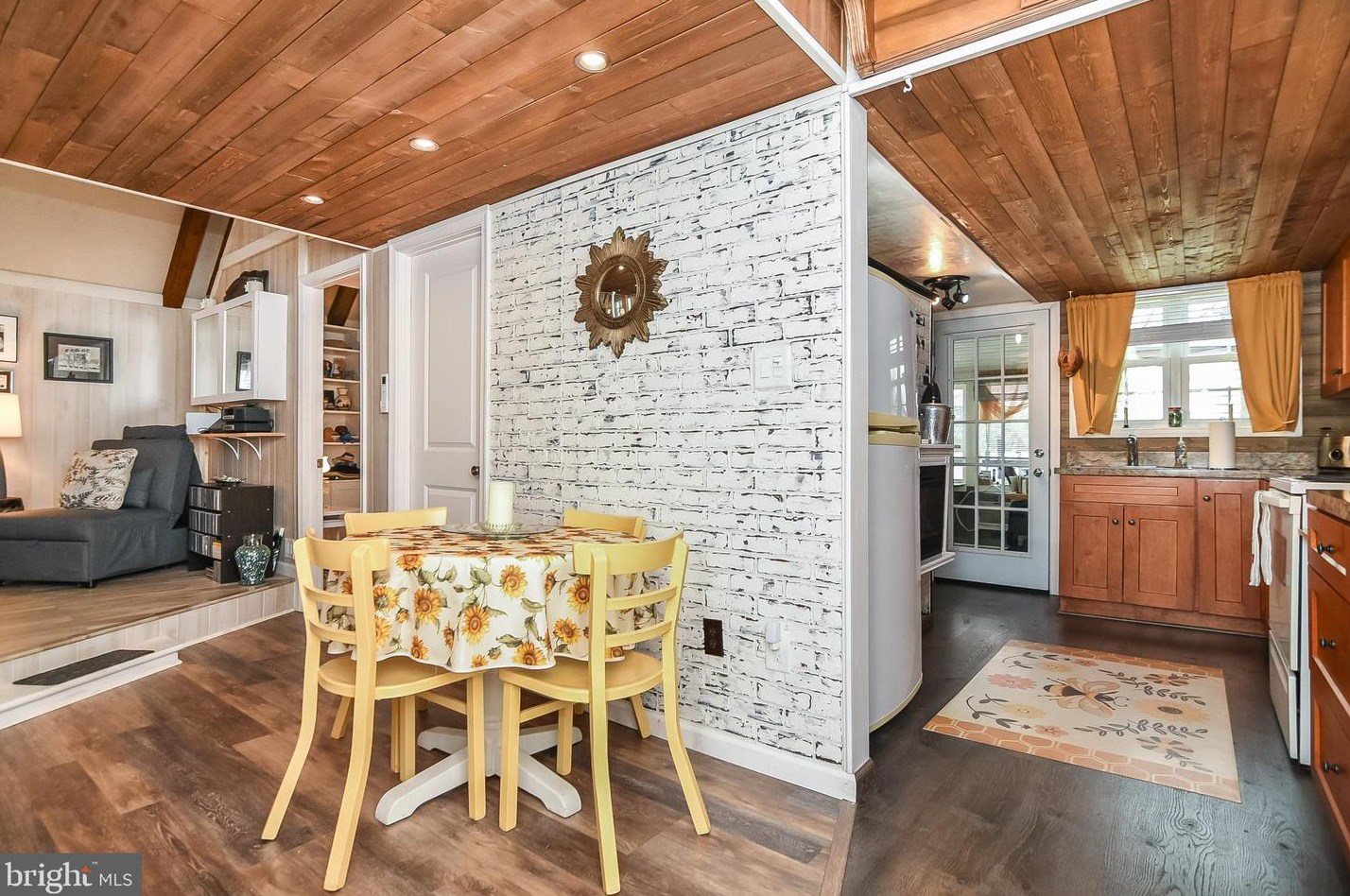 115 Nelson St, Colonial Bch VA  22443-2640 exterior