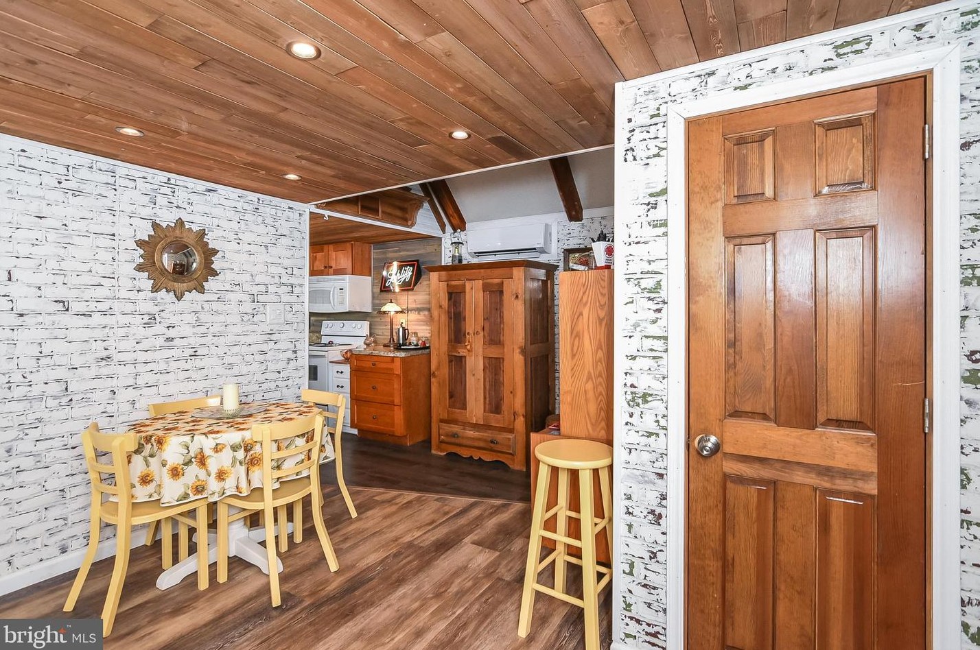 115 Nelson St, Colonial Bch VA  22443-2640 exterior