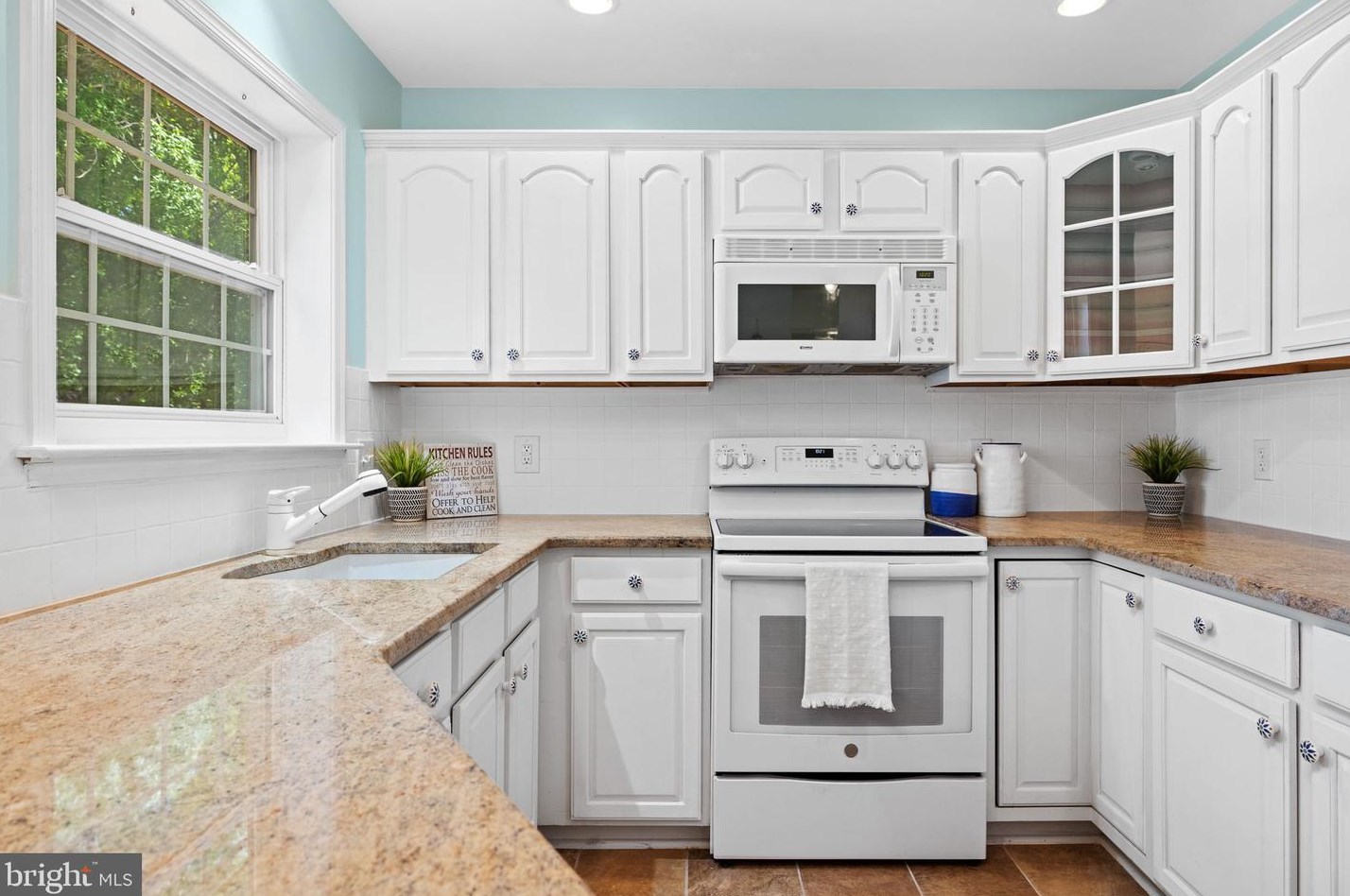 213 Meadow Ave, Colonial Bch VA  22443-1216 exterior