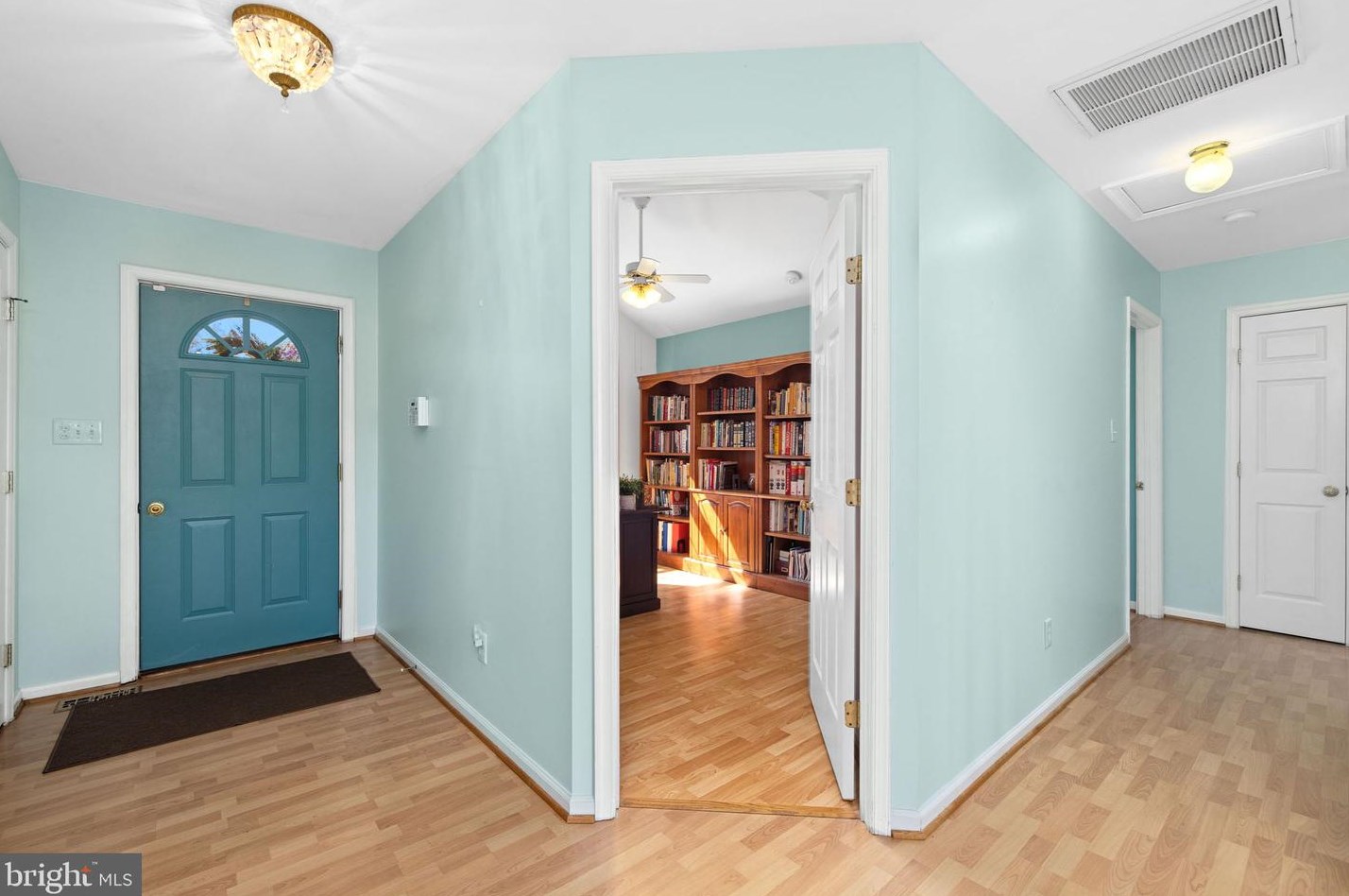 213 Meadow Ave, Colonial Bch VA  22443-1216 exterior