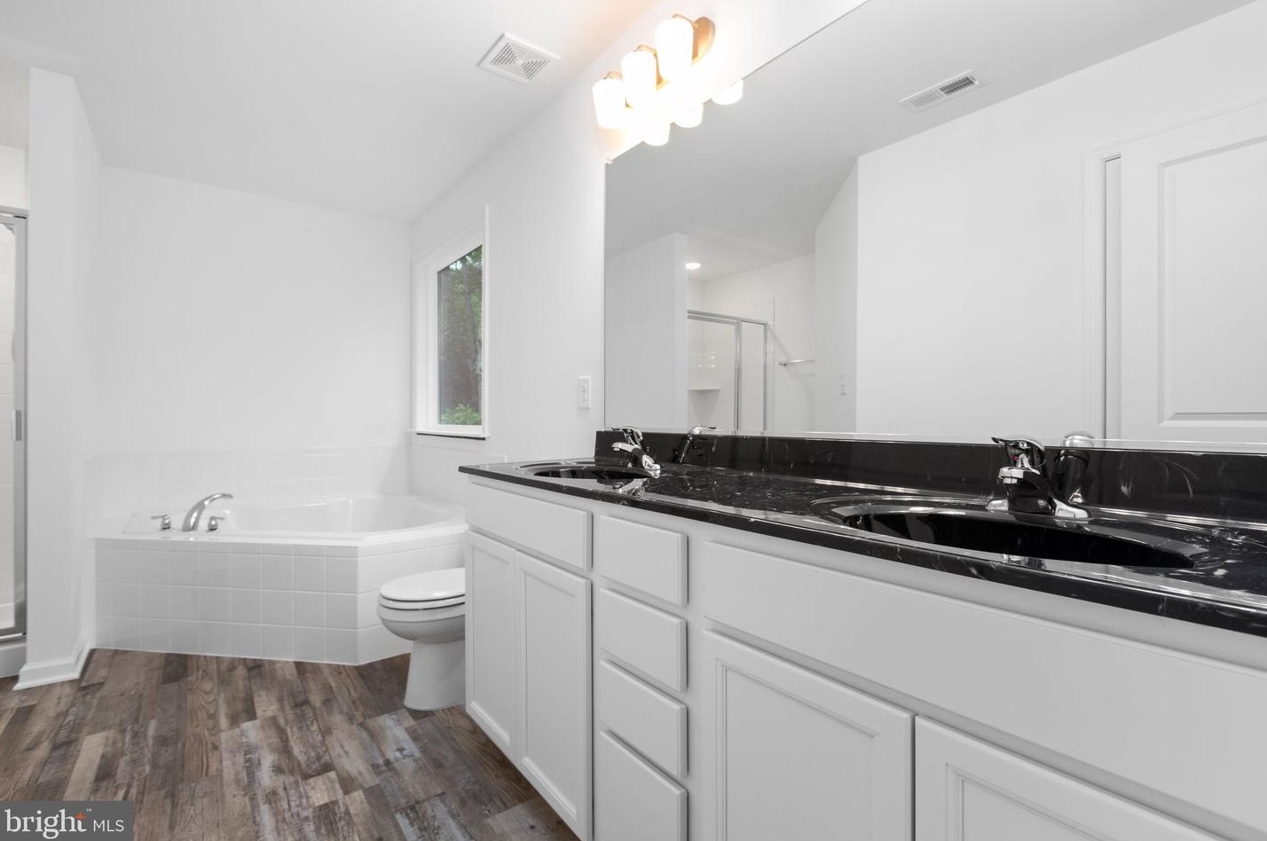 104 Brooks Dr, Colonial Bch VA  22443-5049 exterior