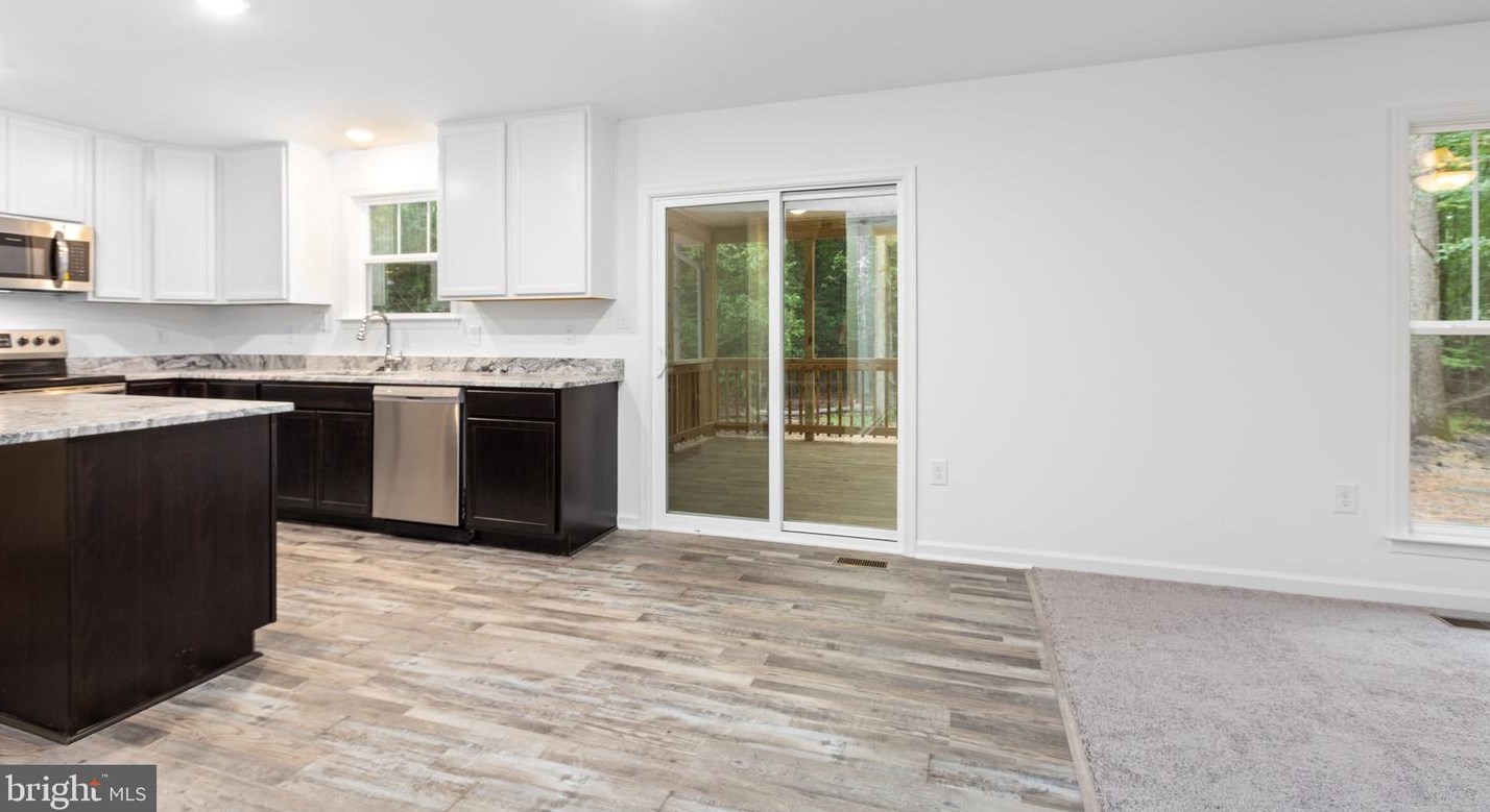 104 Brooks Dr, Colonial Bch VA  22443-5049 exterior