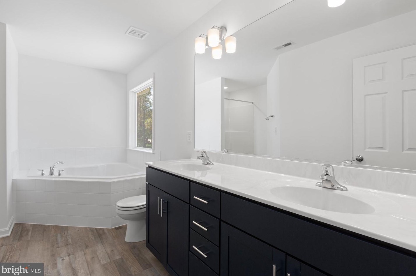 104 Brooks Dr, Colonial Bch VA  22443-5049 exterior