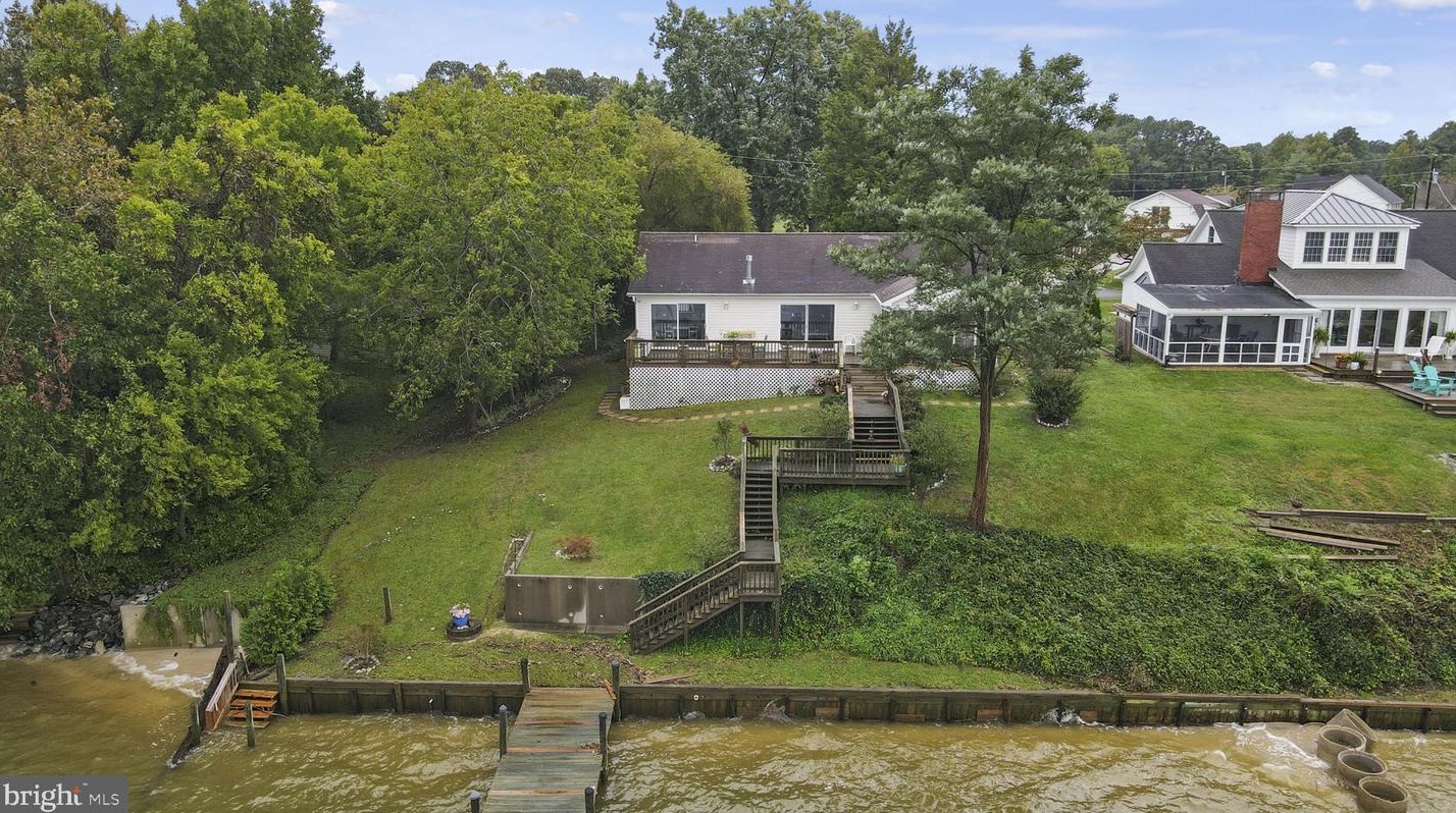 1359 Hbr Vw Cir, Colonial Bch VA  22443-5025 exterior