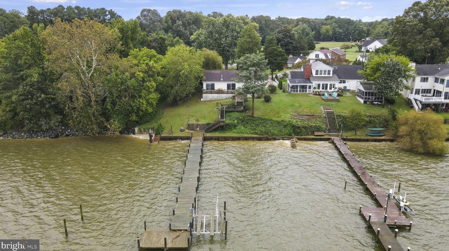 1359 Hbr Vw Cir, Colonial Bch VA  22443-5025 exterior