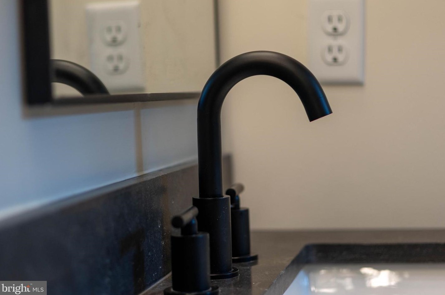 123 8th St, Colonial Bch VA  22443-1611 exterior