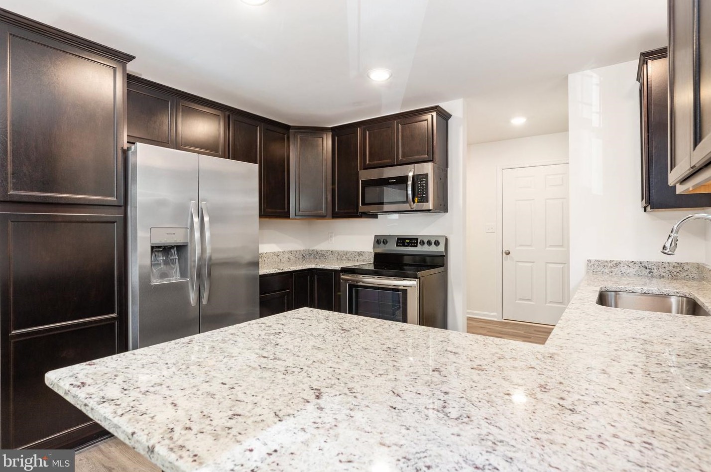 32 Circle Ln, Colonial Bch VA  22443-3100 exterior