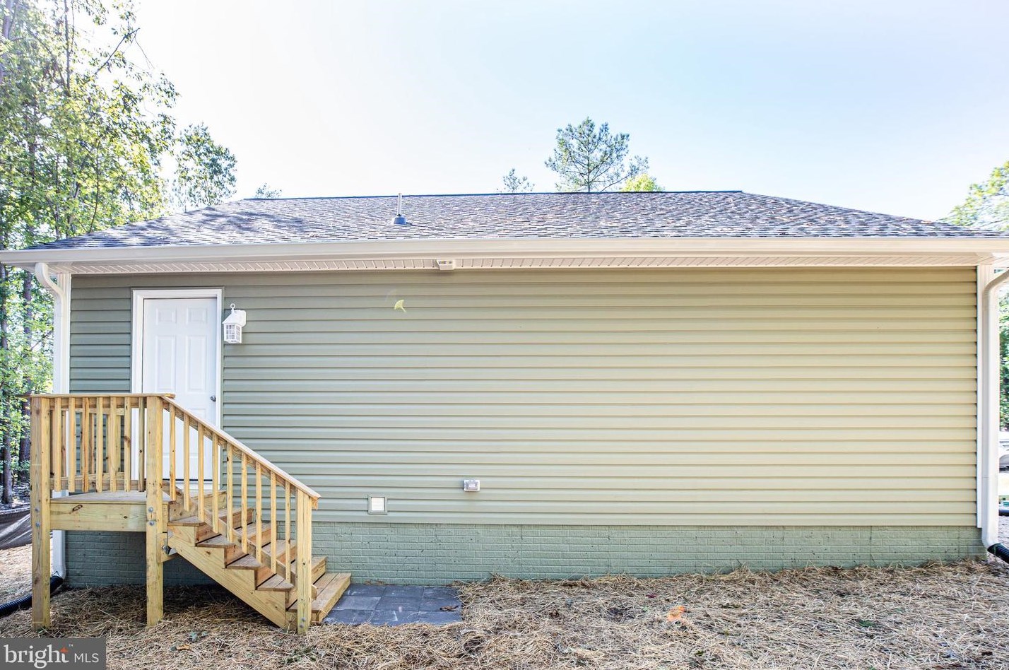 32 Cir Ln, Colonial Bch VA  22443-3100 exterior