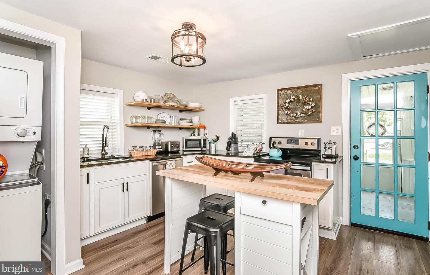 1324 Monroe Bay Ave, Colonial Bch VA  22443-2922 exterior
