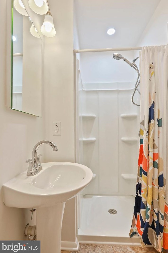 103 Jackson Ave, Winchester VA  22601-4935 exterior