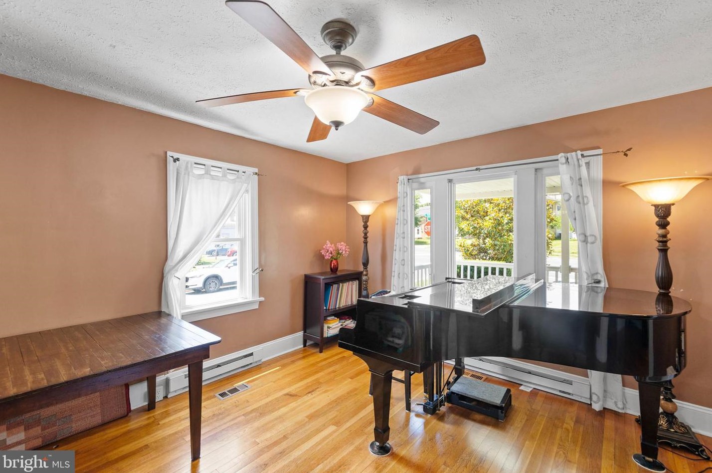 1122 Valley Ave, Winchester VA  22601-3757 exterior